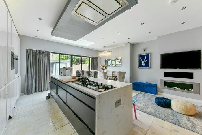 4 Bedroom Property To Rent In Merton Hall Gardens, London, SW20