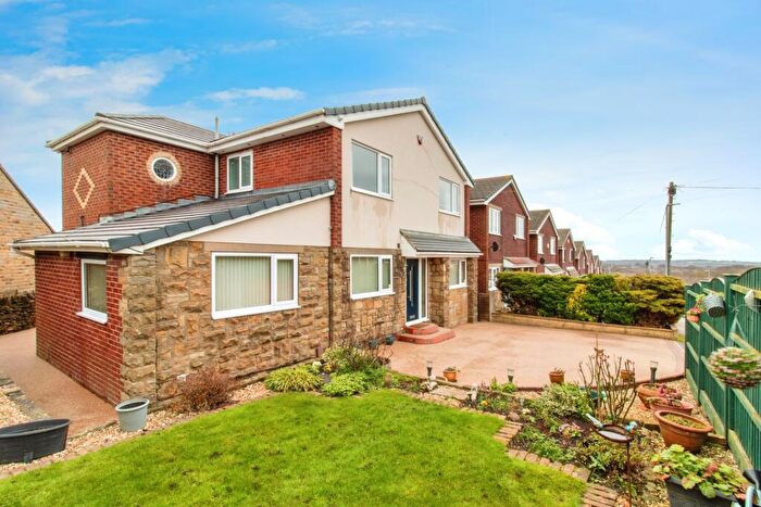 4 Bedroom Detached House For Sale In Highfield View, Gildersome, Morley, Leeds, LS27