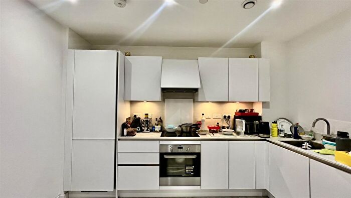 1 Bedroom Flat To Rent In Barrett House, Prince Regent Road, Hounslow, TW3