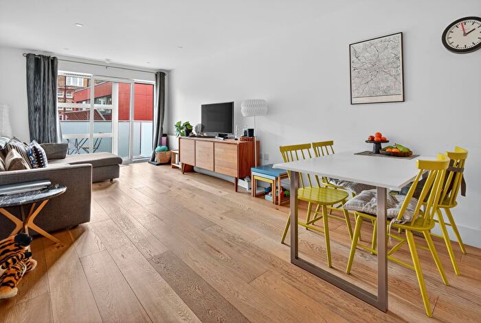 2 Bedroom Flat To Rent In Tiltman Place, London, N7