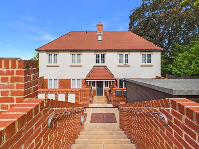1 Bedroom Flat For Sale In Purley Hill, Purley, CR8