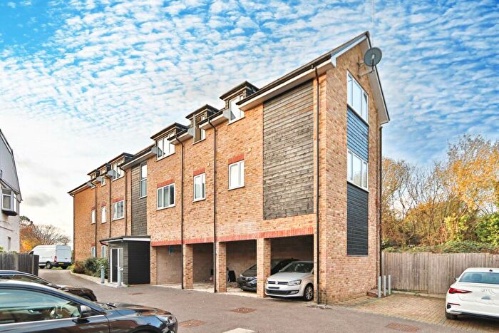 1 Bedroom Flat To Rent In Emerson Mews, New Malden, KT3