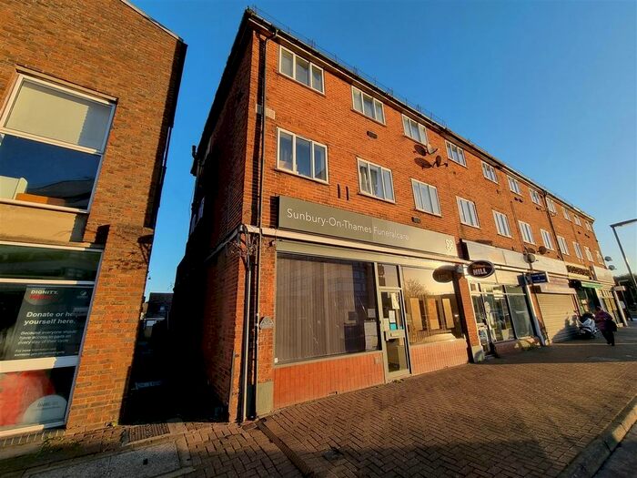 3 Bedroom Flat To Rent In Staines Road West, Sunbury-On-Thames, TW16