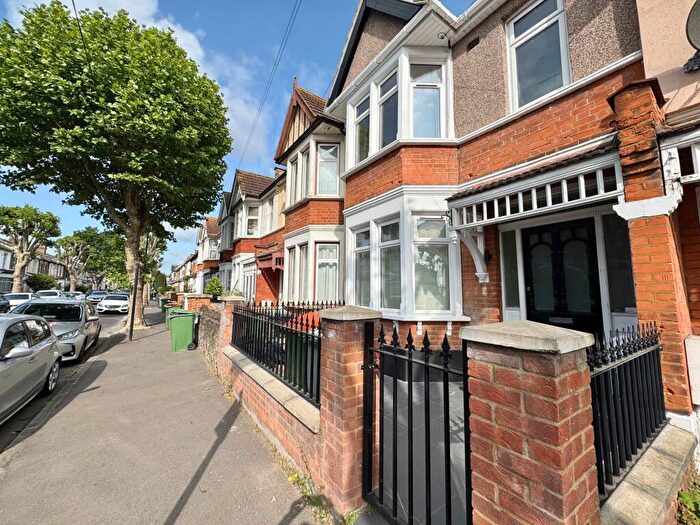 6 Bedroom House To Rent In Lincoln Road, Forest Gate, E7