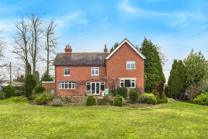 4 Bedroom Detached House To Rent In Brimpton, Berkshire, RG7