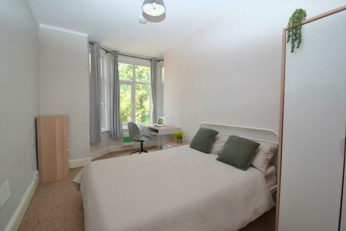 2 Bedroom Flat To Rent In Musters Road, West Bridgford, NG2