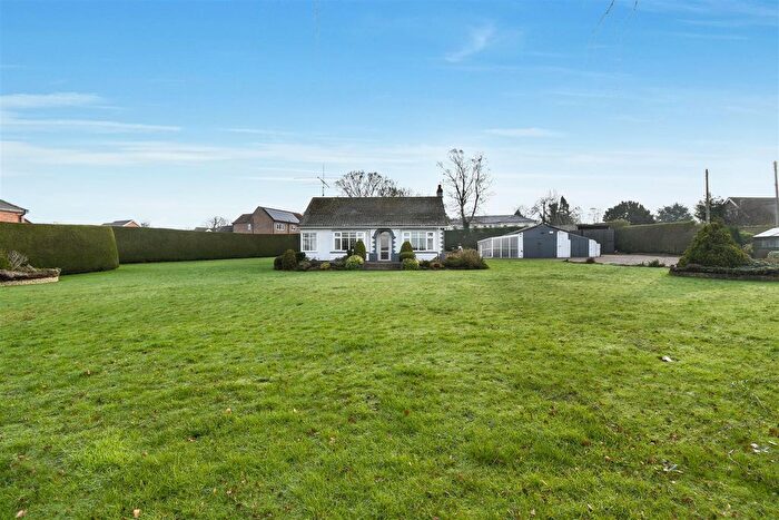 5 Bedroom Bungalow For Sale In Barton Road, Wrawby, Brigg, DN20