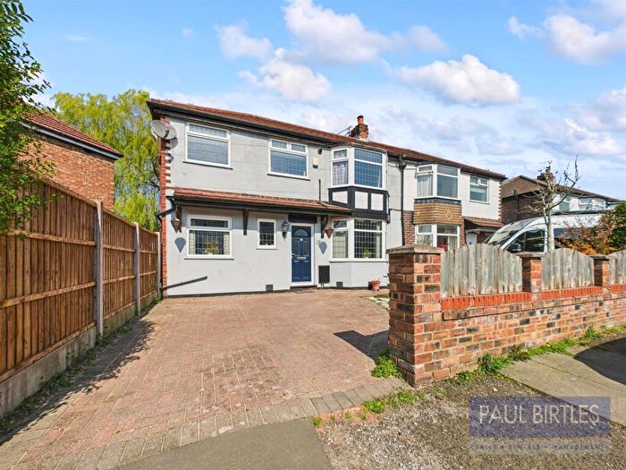 3 Bedroom Semi-Detached House For Sale In Roslyn Avenue, Flixton, Trafford, M41