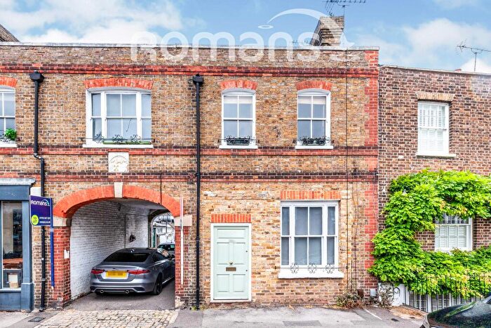 1 Bedroom Flat To Rent In Grove Road, Windsor, SL4