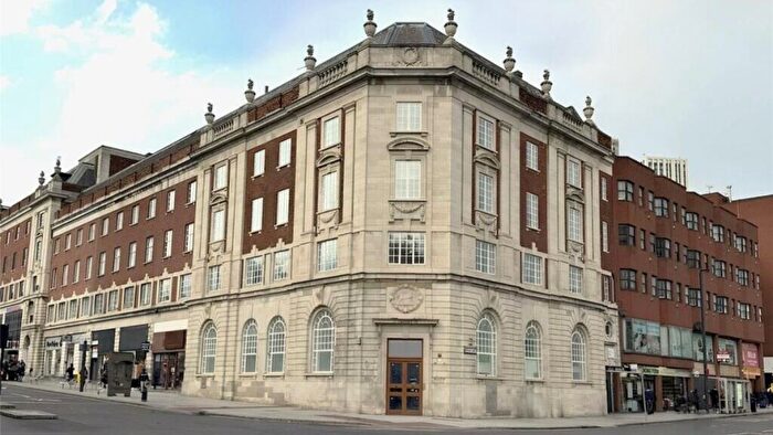 2 Bedroom Apartment To Rent In The Headrow, Leeds, LS1