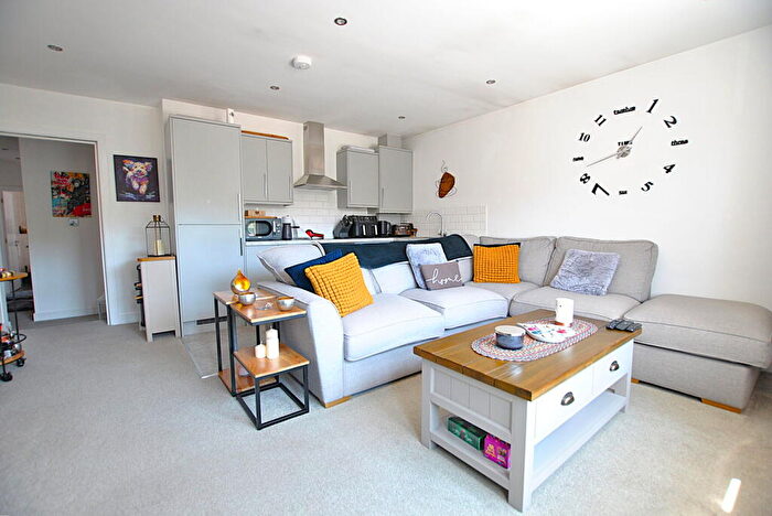 2 Bedroom Flat For Sale In Hamlet Road, Haverhill, CB9