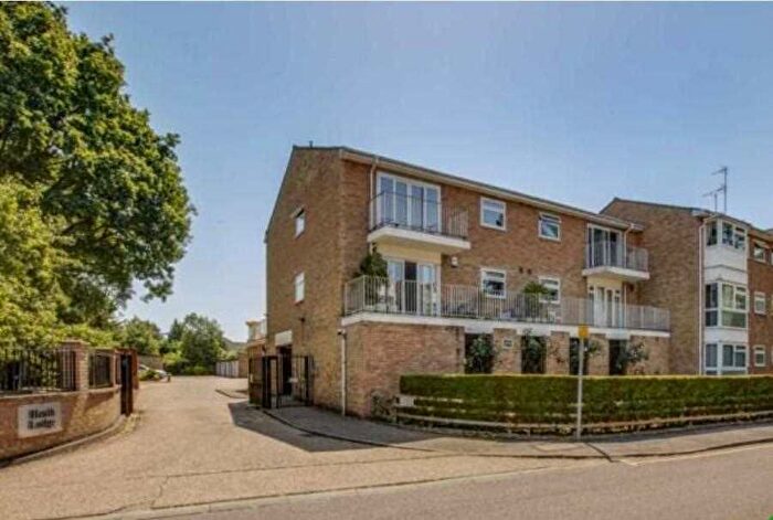 2 Bedroom Flat For Sale In Windmill Lane, Bushey Heath ., WD23