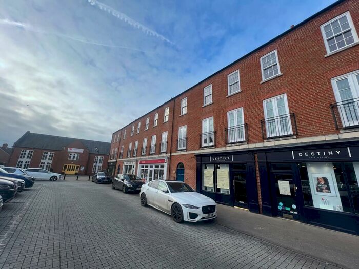 2 Bedroom Flat To Rent In Hampden Square, Aylesbury, HP19