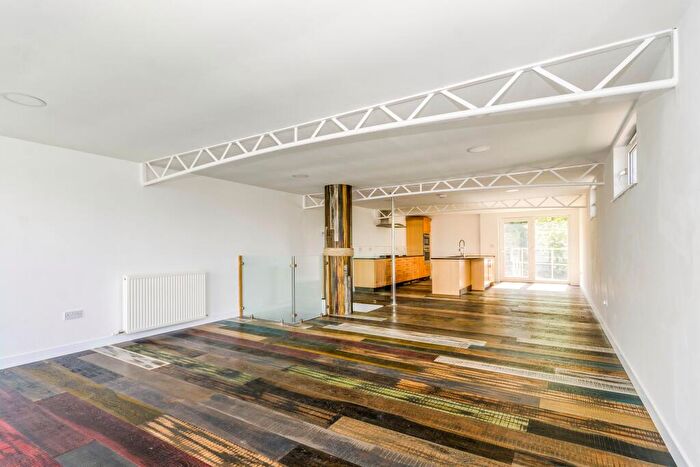 4 Bedroom Detached House To Rent In Swallow Houseboat, Whitworth Crescent, SO18