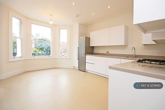 2 Bedroom Flat To Rent In Cavendish Road, London, SW12