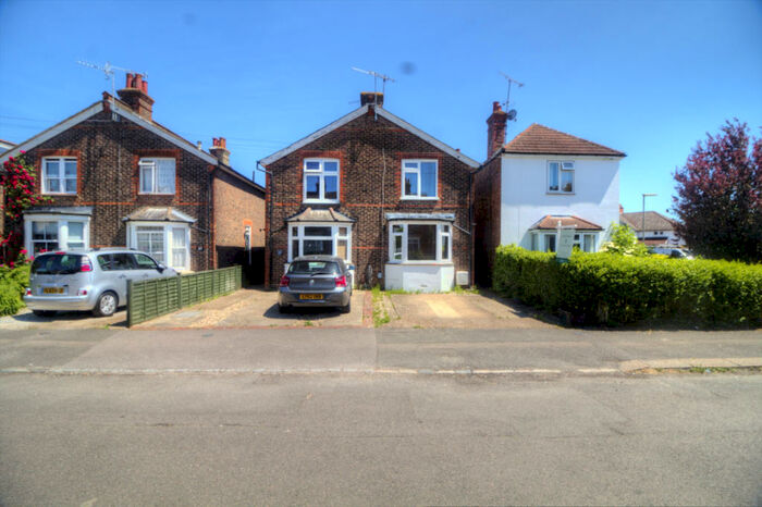 3 Bedroom Terraced House To Rent In Redhill, RH1