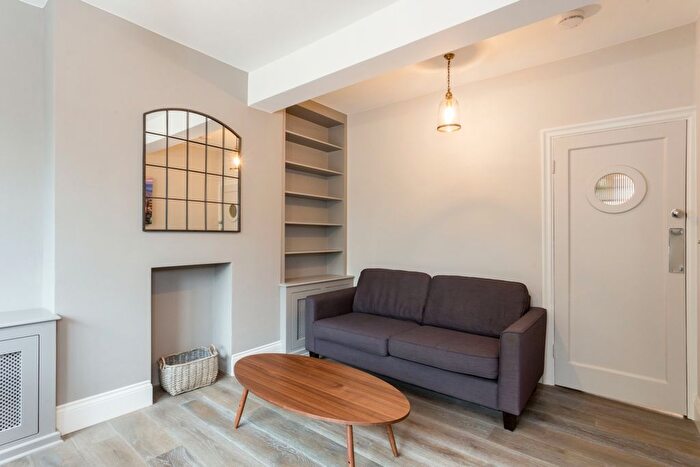 1 Bedroom Flat To Rent In The Pavement, London, SW4