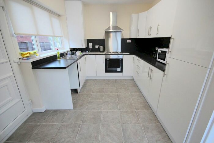 2 Bedroom Bungalow To Rent In Inchfield Close, Norden, Rochdale, OL11