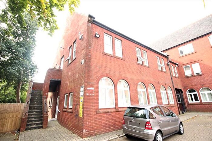 2 Bedroom Flat To Rent In Bishopstone House, Ashburnham Road, MK40