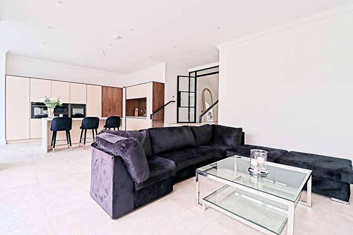 4 Bedroom Detached House For Sale In Thundersley Park Road, South Benfleet, SS7