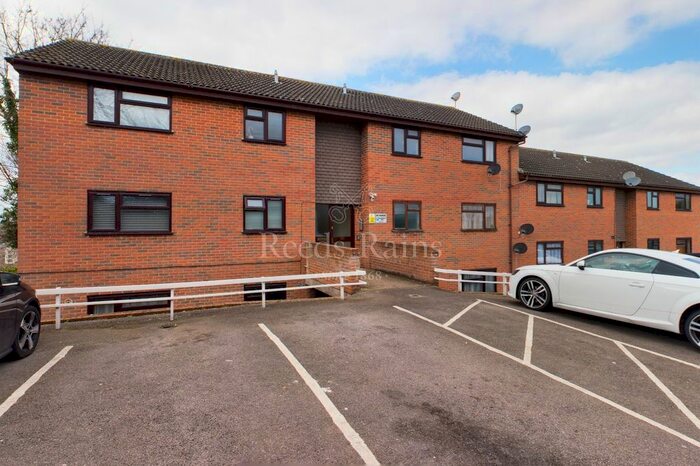 1 Bedroom Flat To Rent In West View Court, Mounts Road, Greenhithe, Kent, DA9