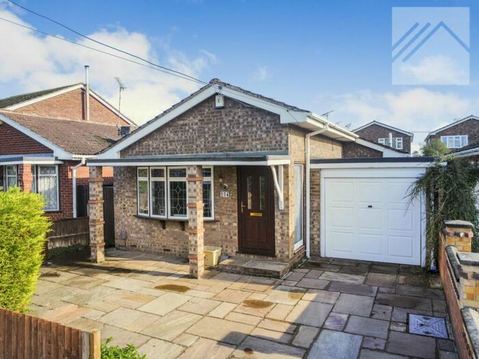 2 Bedroom Bungalow To Rent In Church Parade, Canvey Island, SS8