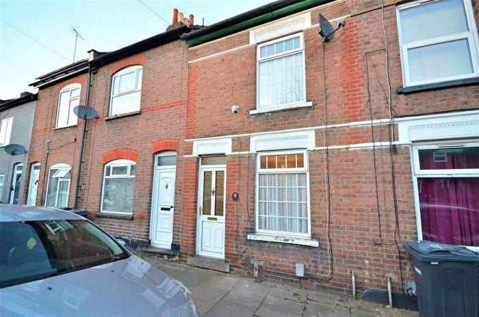 2 Bedroom Terraced House To Rent In Hibbert Street, Luton, LU1