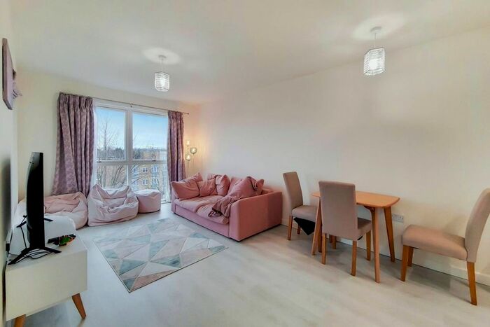 2 Bedroom Flat To Rent In Harrow View, Harrow HA1
