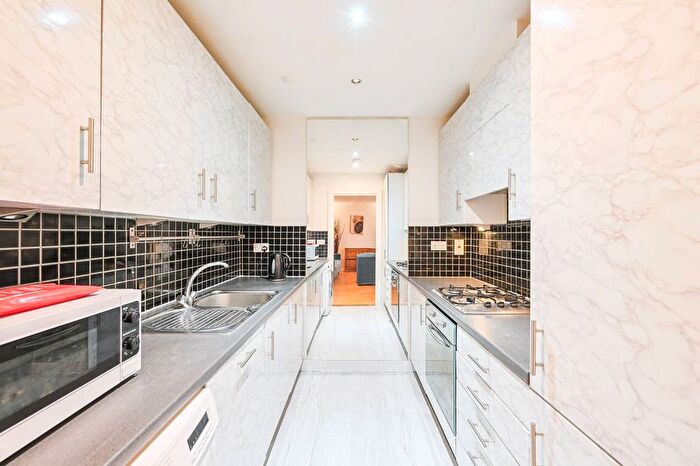 2 Bedroom Flat To Rent In Sky Studios, Docklands, London, E16