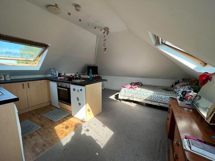 Studio To Rent In Charter Court, Linden Grove, KT3