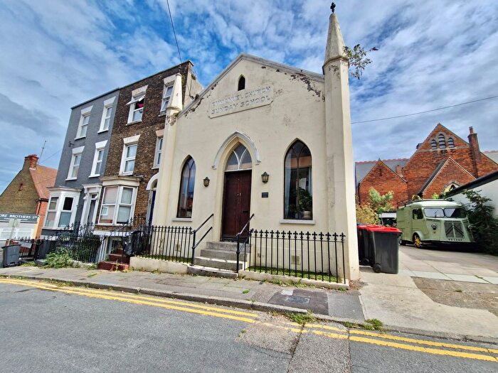 3 Bedroom Flat To Rent In Addington Square, Margate, Kent, CT9