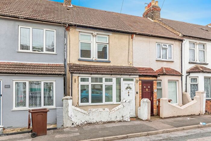 3 Bedroom Terraced House For Sale In Corporation Road, Gillingham, Kent, ME7