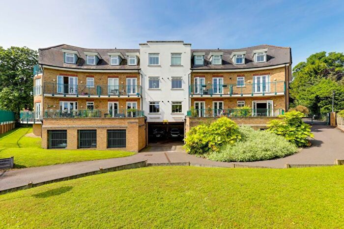 3 Bedroom Flat To Rent In Warne Court, Enfield, EN1
