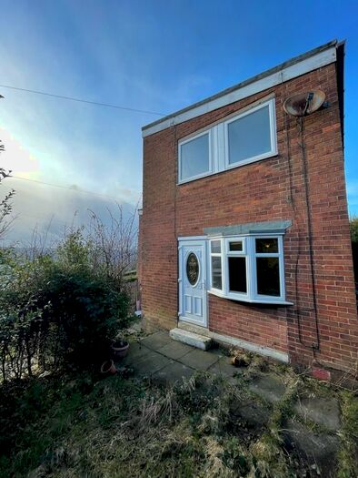 3 Bedroom Semi-Detached House To Rent In Daresbury View, Sheffield, S2