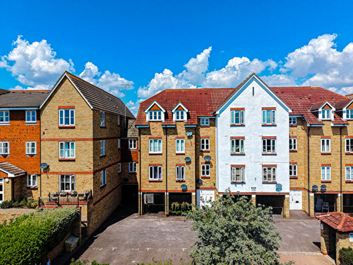 2 Bedroom Flat For Sale In Highgrove Mews, Grays, RM17