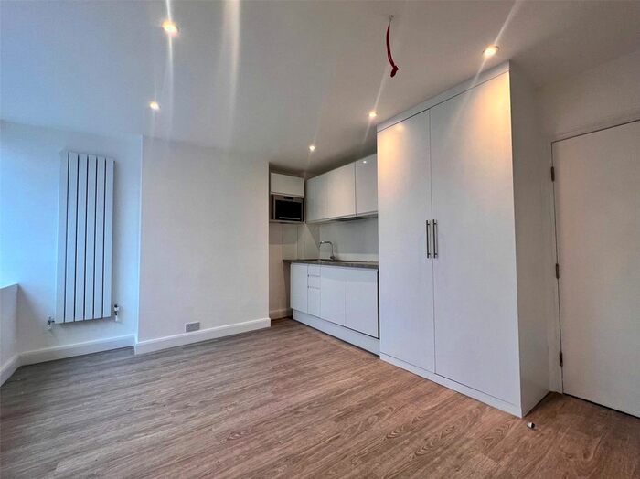 Studio To Rent In High Road, Whetstone, N20