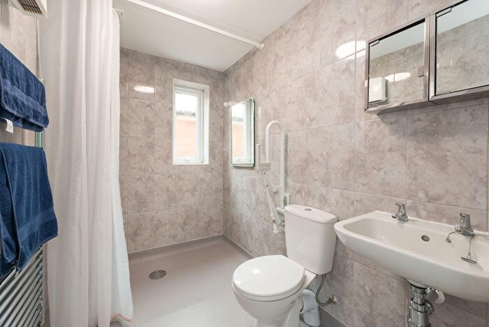 2 Bedroom Semi-Detached House For Sale In Derwent Avenue, Ramsgate, CT11