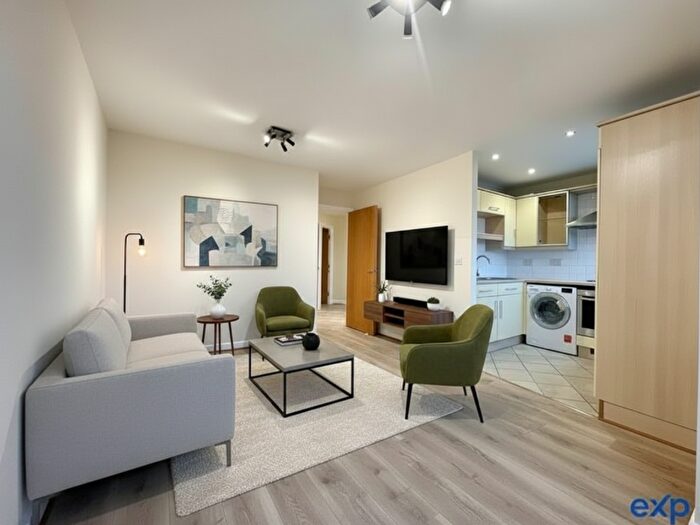 2 Bedroom Apartment For Sale In Edmunds House, Hemnall St, Epping, CM16
