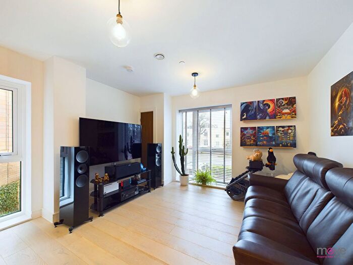 1 Bedroom Flat For Sale In Lansdown Road, Charlton Court, GL51