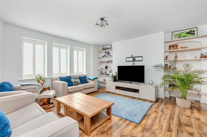 2 Bedroom Flat To Rent In Victoria Rise, Clapham Town, SW4