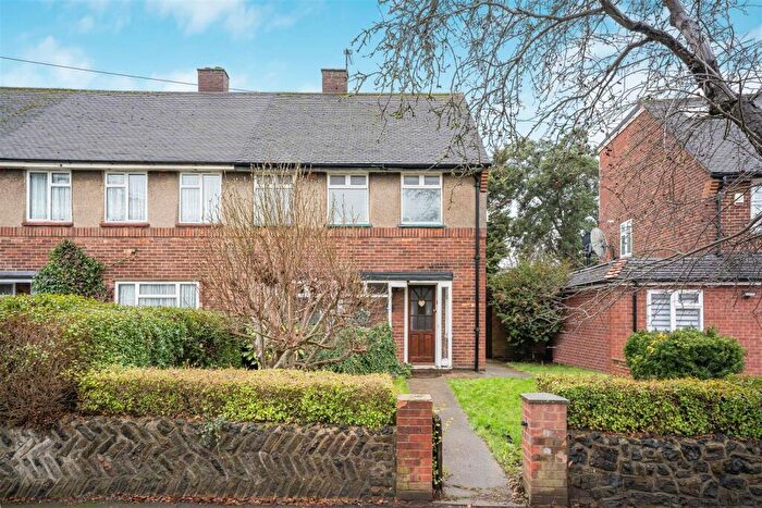 3 Bedroom End Of Terrace House For Sale In Hoe Lane, Enfield, EN1