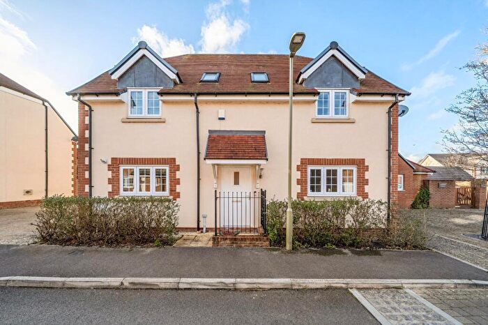 4 Bedroom Detached House For Sale In Queen's Crescent, Shrivenham, Oxfordshire, SN6