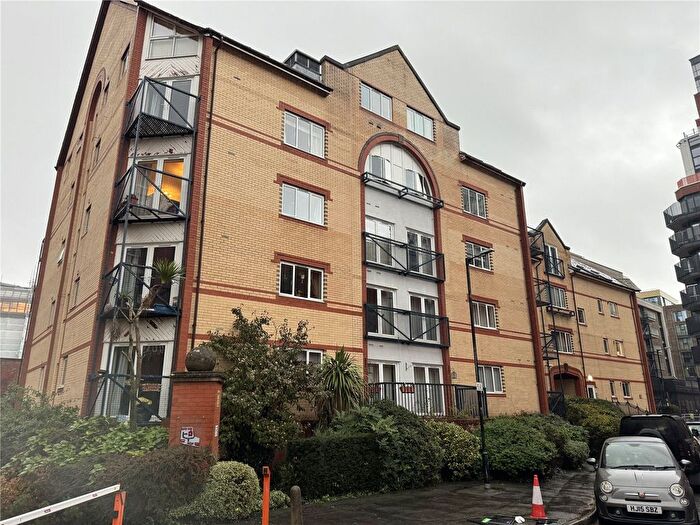 2 Bedroom Flat To Rent In Ferry Street, Bristol, Somerset, BS1