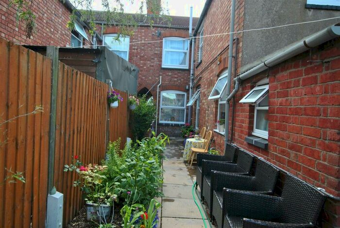 2 Bedroom Flat To Rent In Grove Road, Rushden, NN10