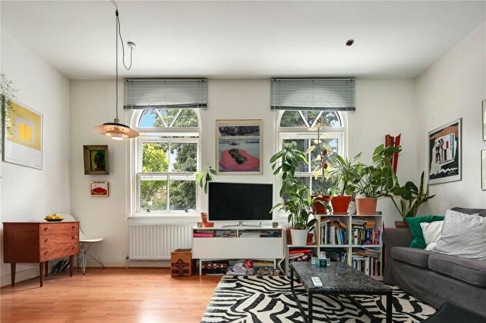 2 Bedroom Flat To Rent In Clapton Square, Hackney, London, E5