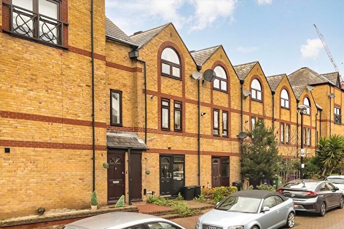 3 Bedroom Property To Rent In Torrington Place, Wapping, E1W
