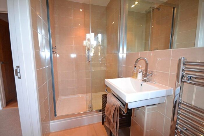 2 Bedroom Apartment To Rent In Carlingford House, Gosbrook Road, Caversham, Reading, RG4