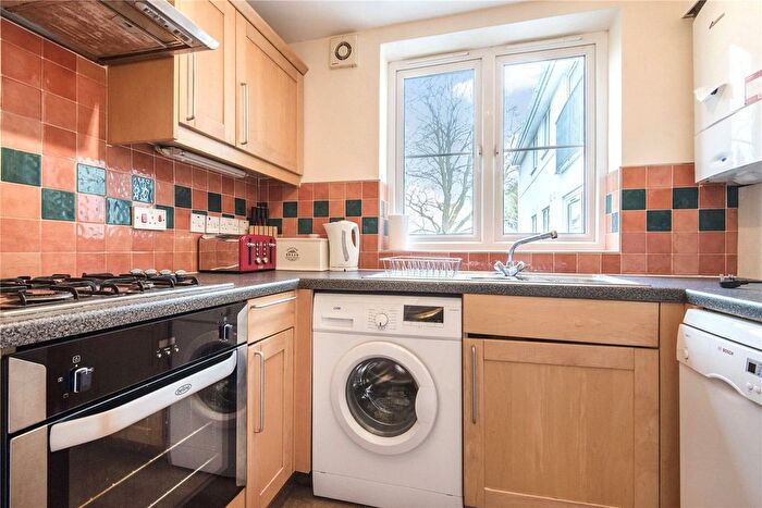 2 Bedroom Flat To Rent In Abbotts Court, Park Road, Winchester, Hampshire, SO23