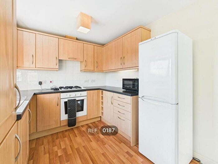 2 Bedroom Apartment To Rent In Hainsworth Park, HU6