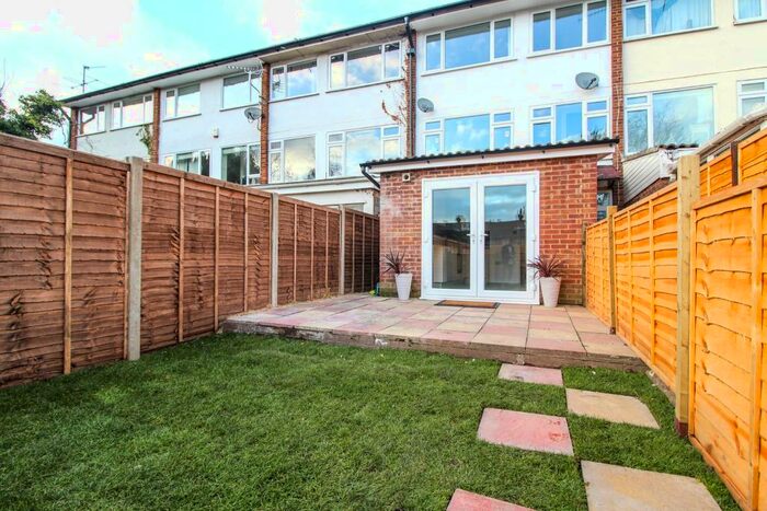 2 Bedroom Apartment To Rent In Guildford Park Avenue, Guildford, GU2